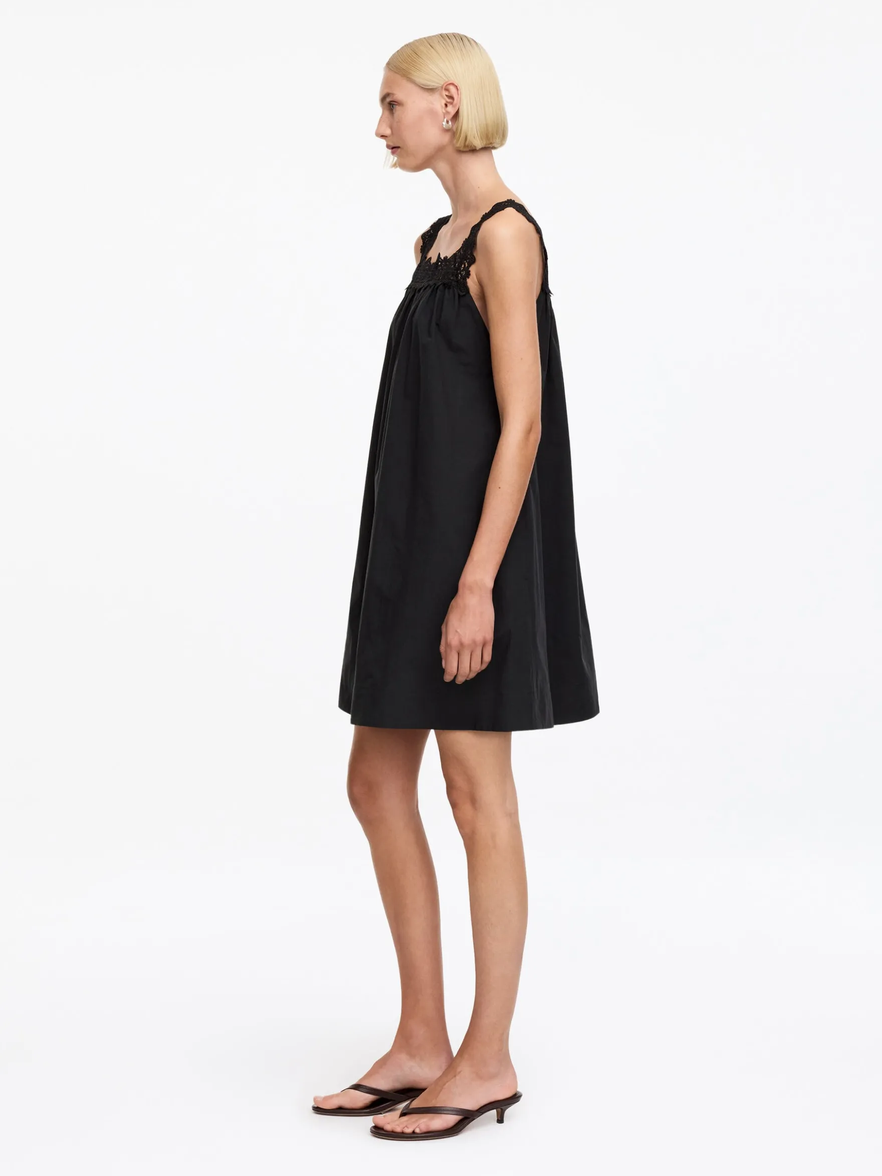 Baumwollkleid mit Spitzenbesatz