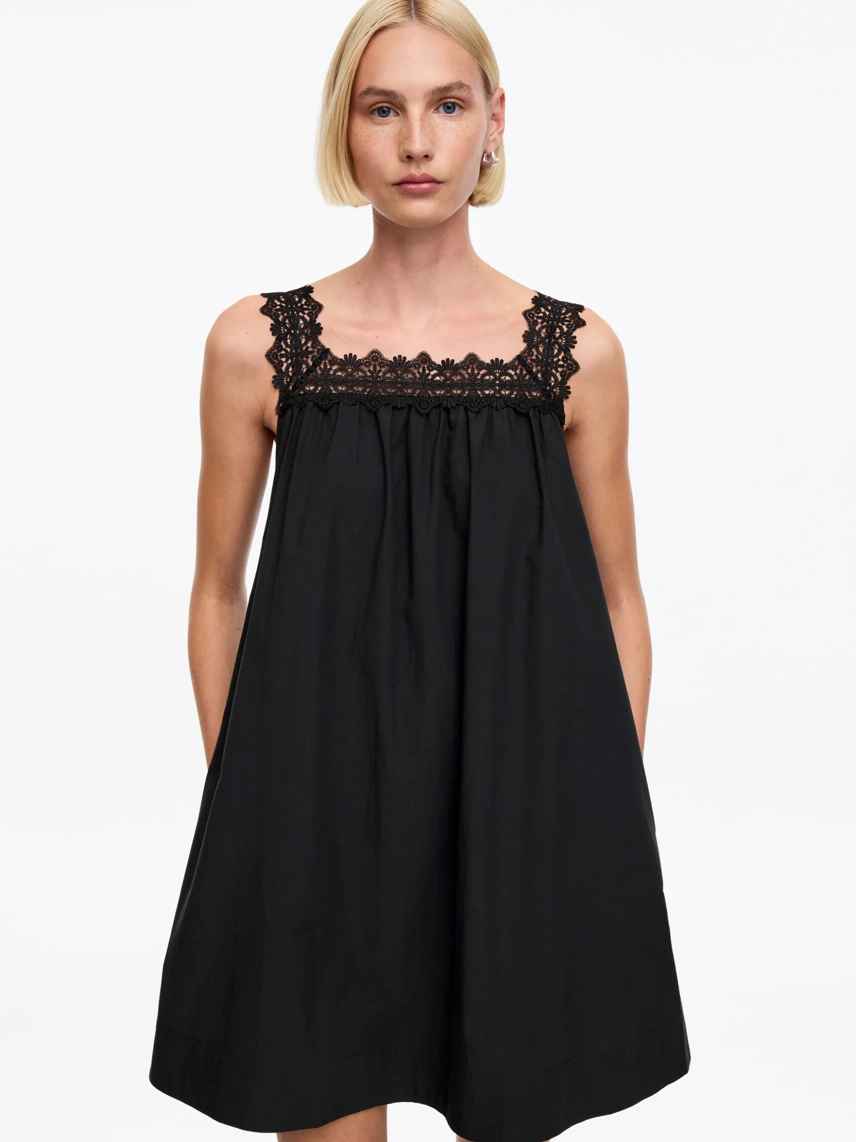 Baumwollkleid mit Spitzenbesatz
