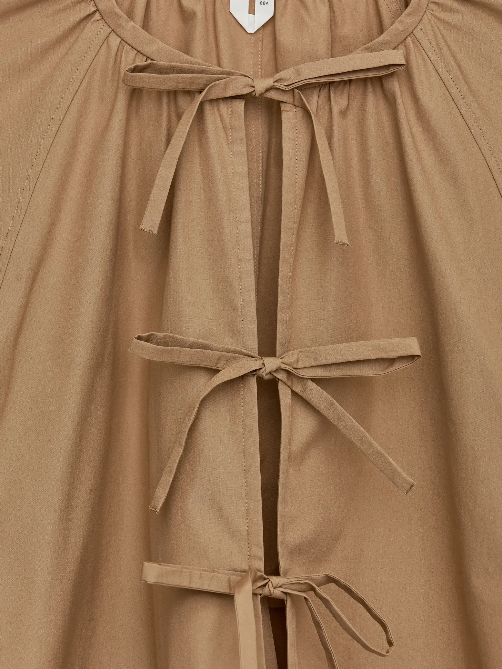 Bluse mit Bindedetails