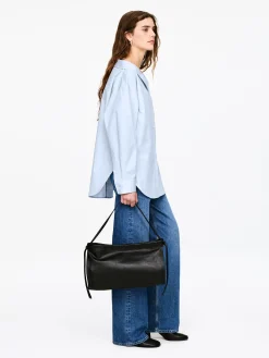 Bluse mit weitem Ausschnitt