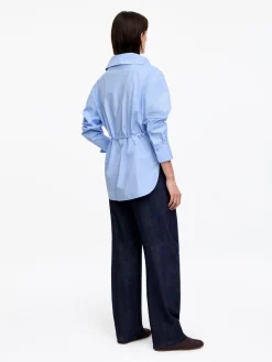 Bluse mit weitem Kragen