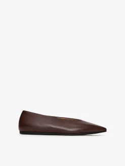 Flacher Lederschuh