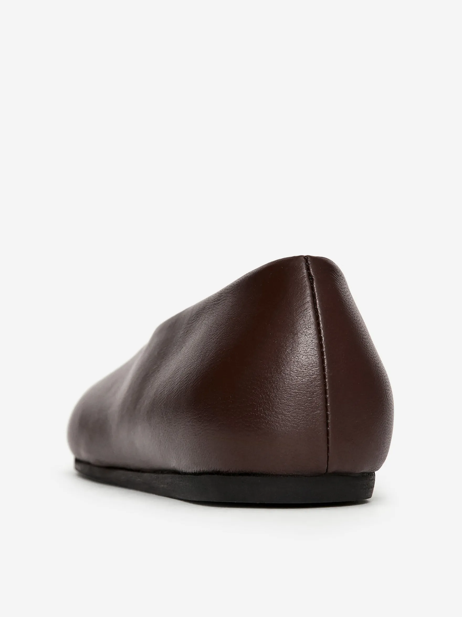 Flacher Lederschuh