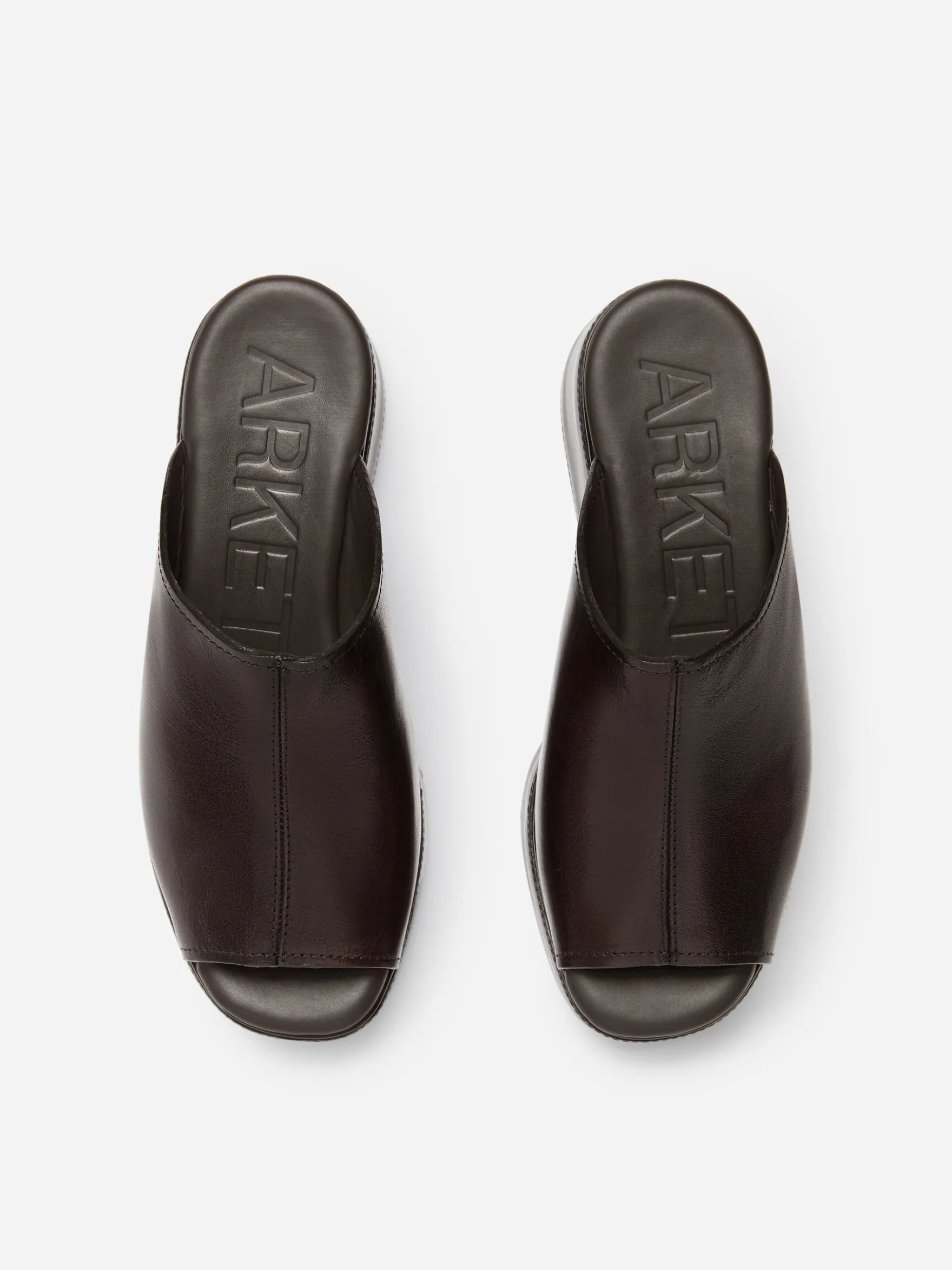 Flatform-Sandale aus Leder