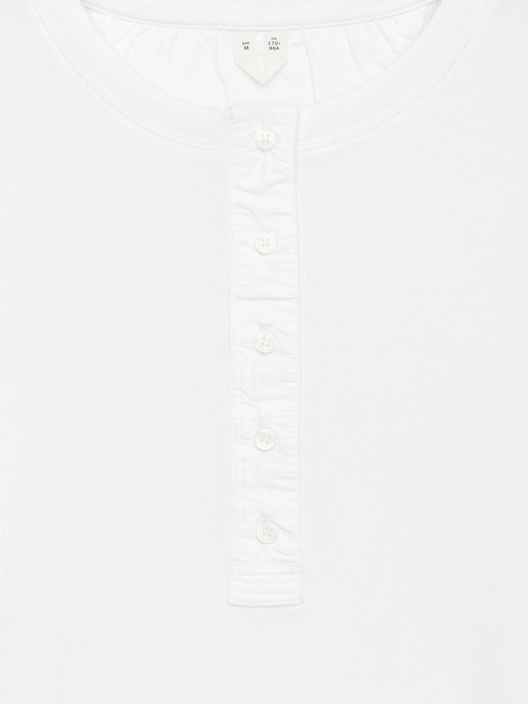 Geknöpftes T-Shirt