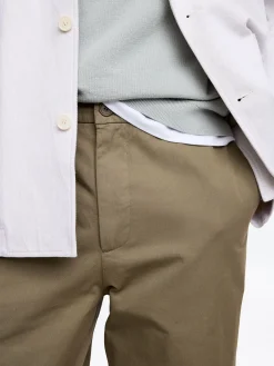 Gerade geschnittene Chino aus Baumwolle