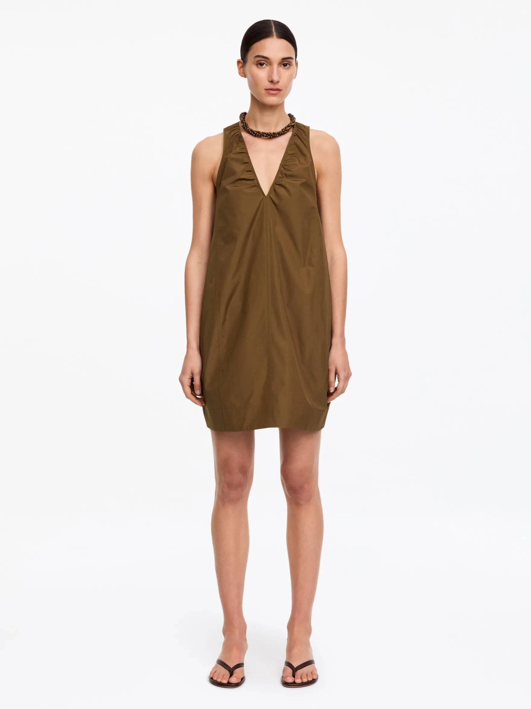 Gerafftes Kleid mit V-Ausschnitt