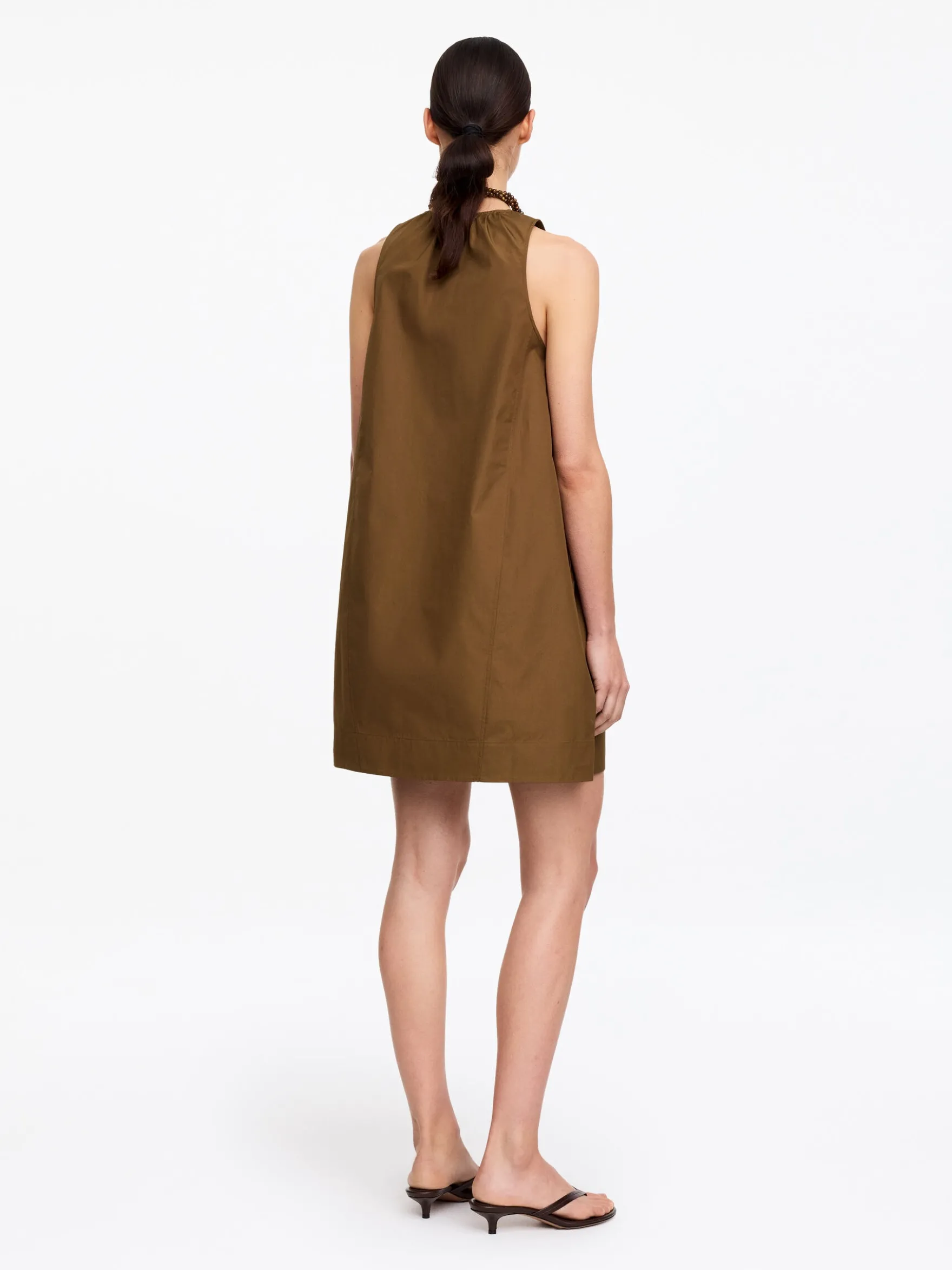 Gerafftes Kleid mit V-Ausschnitt