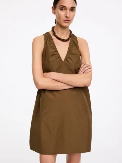 Gerafftes Kleid mit V-Ausschnitt