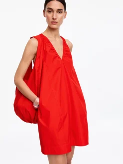 Gerafftes Kleid mit V-Ausschnitt