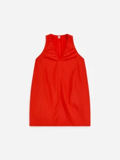 Gerafftes Kleid mit V-Ausschnitt