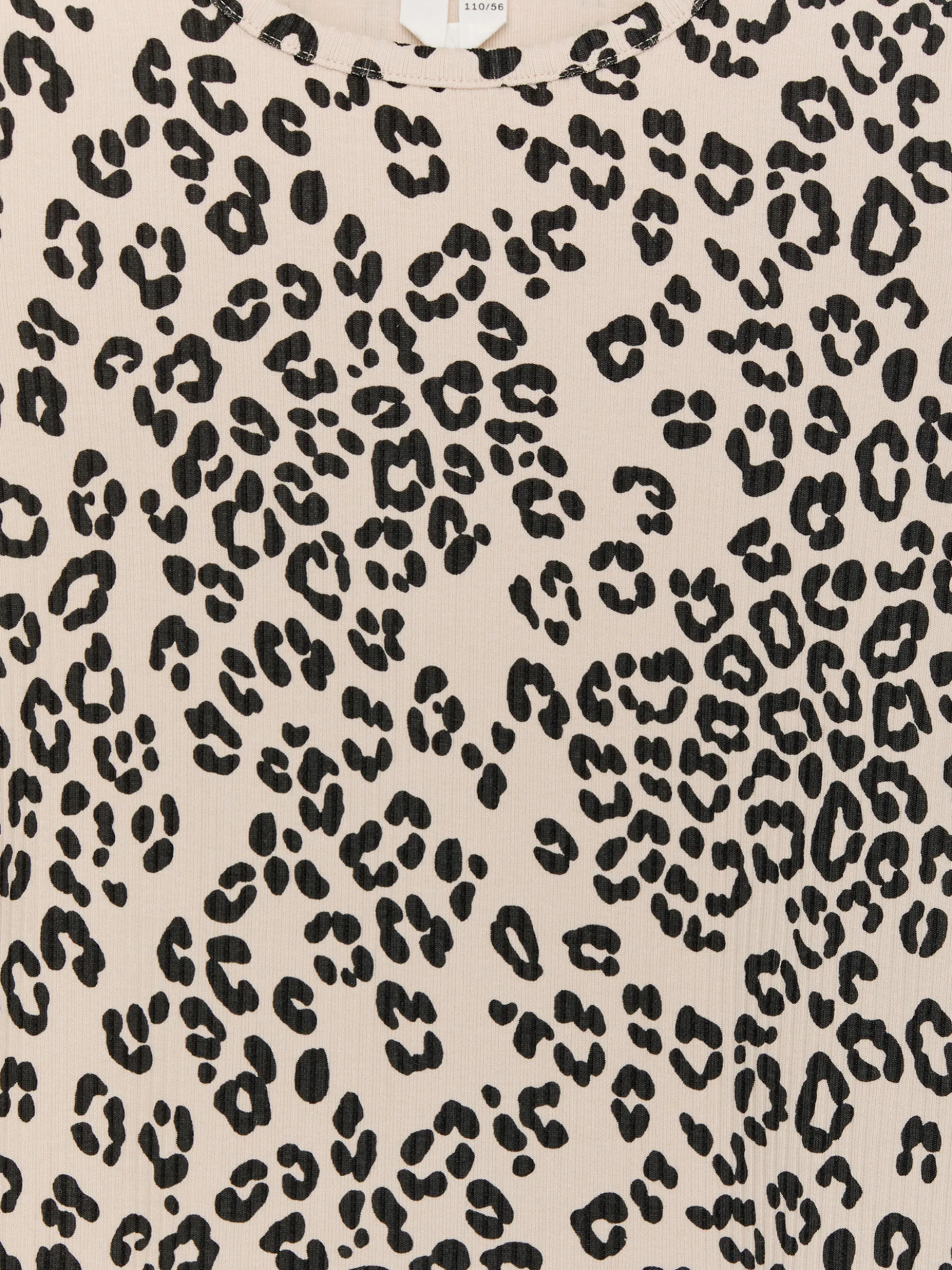 Geripptes Oberteil