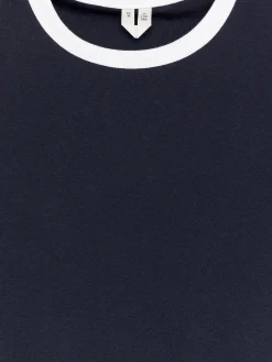 Geripptes T-Shirt