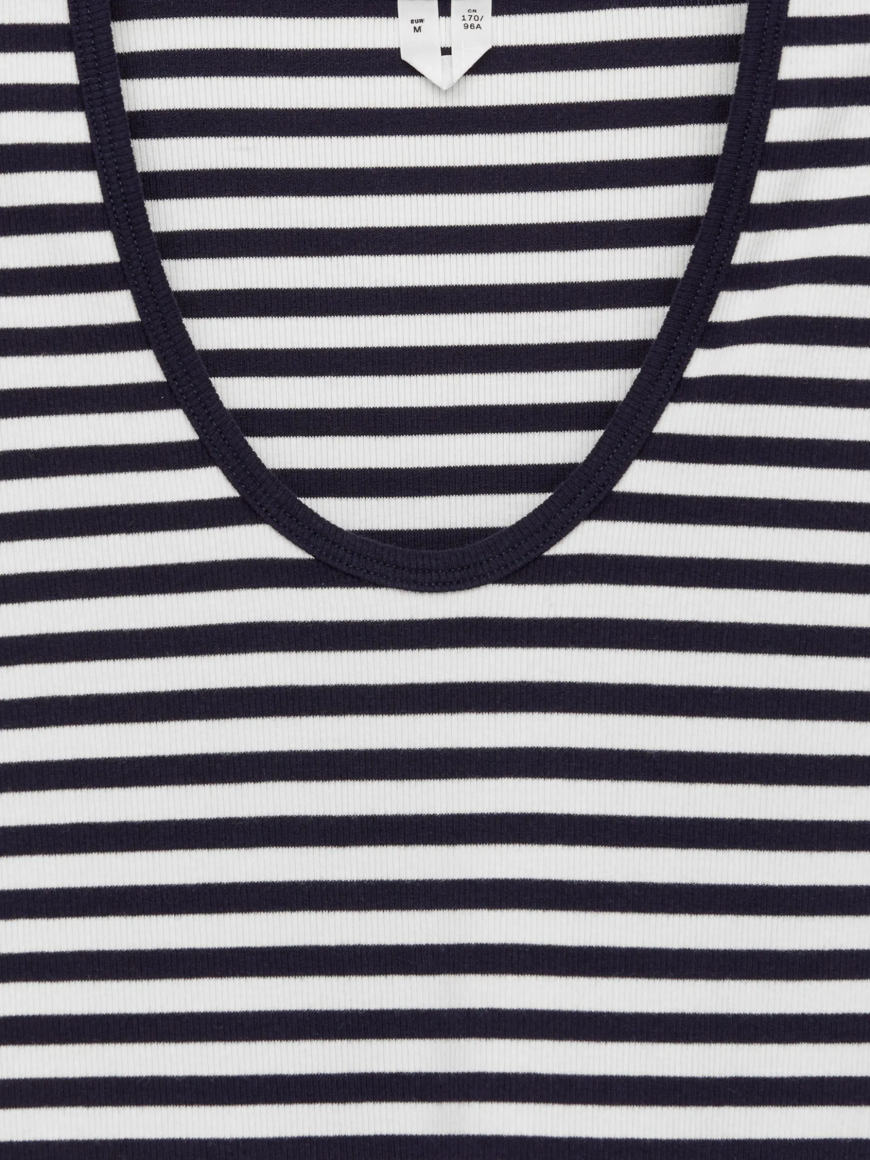 Geripptes T-Shirt