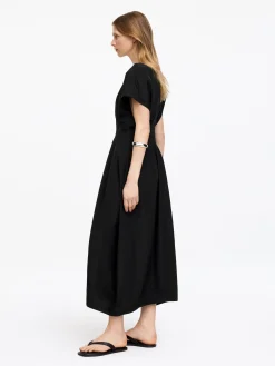 Kleid mit V-Ausschnitt und Falten