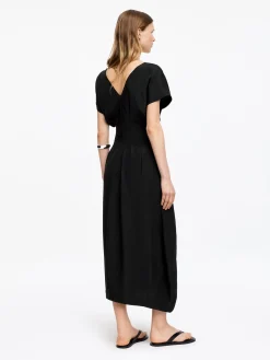 Kleid mit V-Ausschnitt und Falten