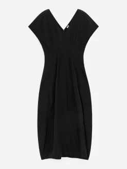 Kleid mit V-Ausschnitt und Falten