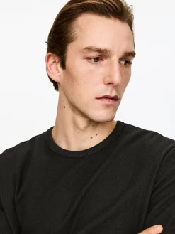 Körpernahes Baumwoll-T-Shirt