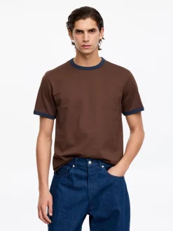 Körpernahes T-Shirt