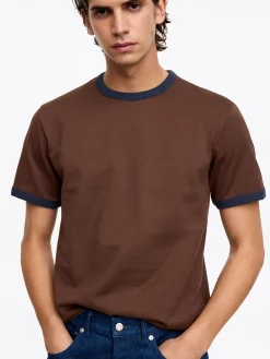 Körpernahes T-Shirt