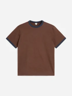 Körpernahes T-Shirt