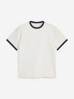 Körpernahes T-Shirt