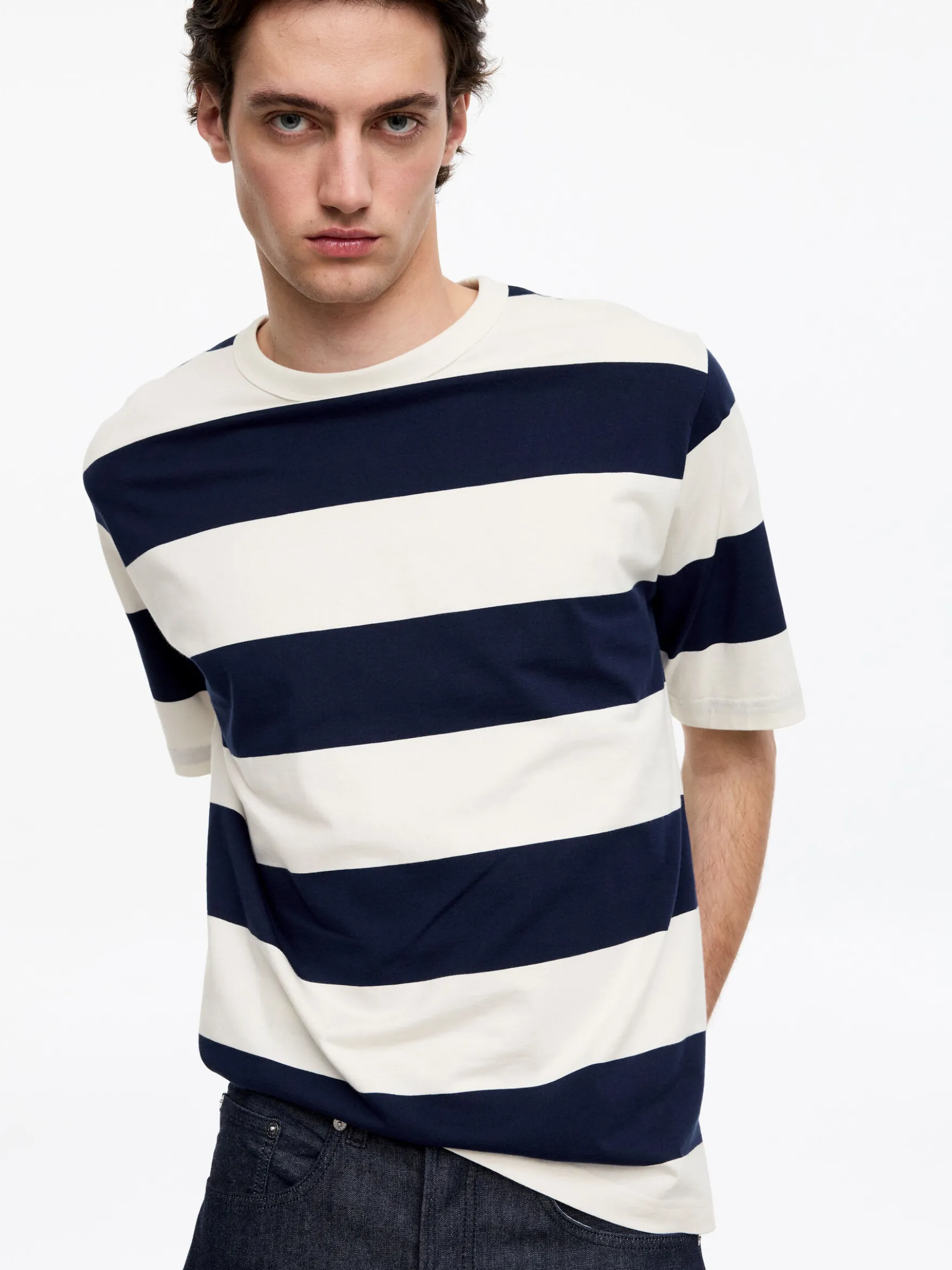 Lockeres T-Shirt aus Baumwolle