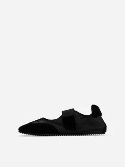 Mary Jane aus Spaltvelours und Nylon