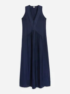 Maxikleid mit Organzadetail