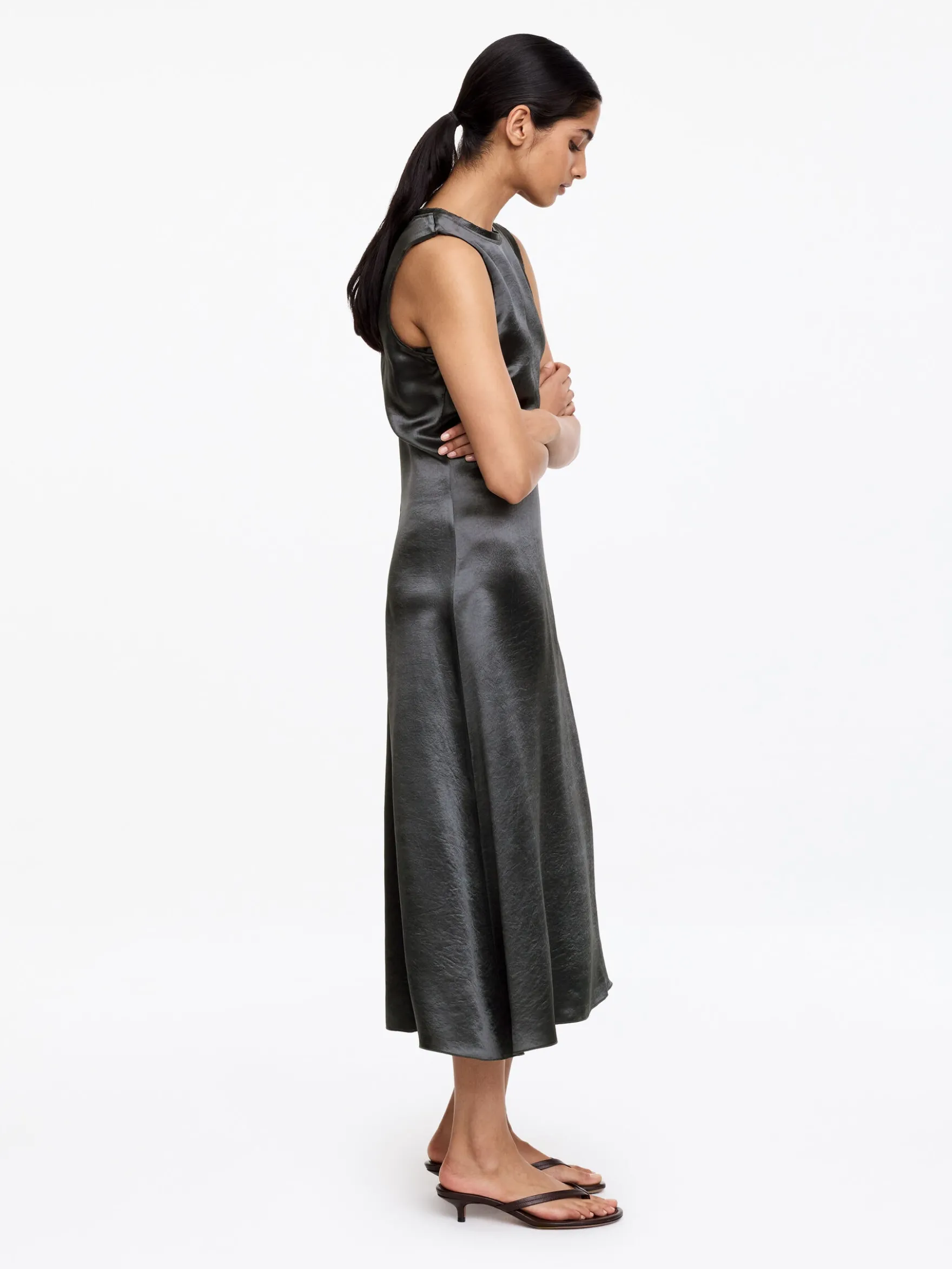 Midikleid aus Satin mit Crinkle-Effekt