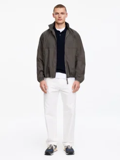 Minimalistischer Windbreaker