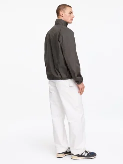 Minimalistischer Windbreaker