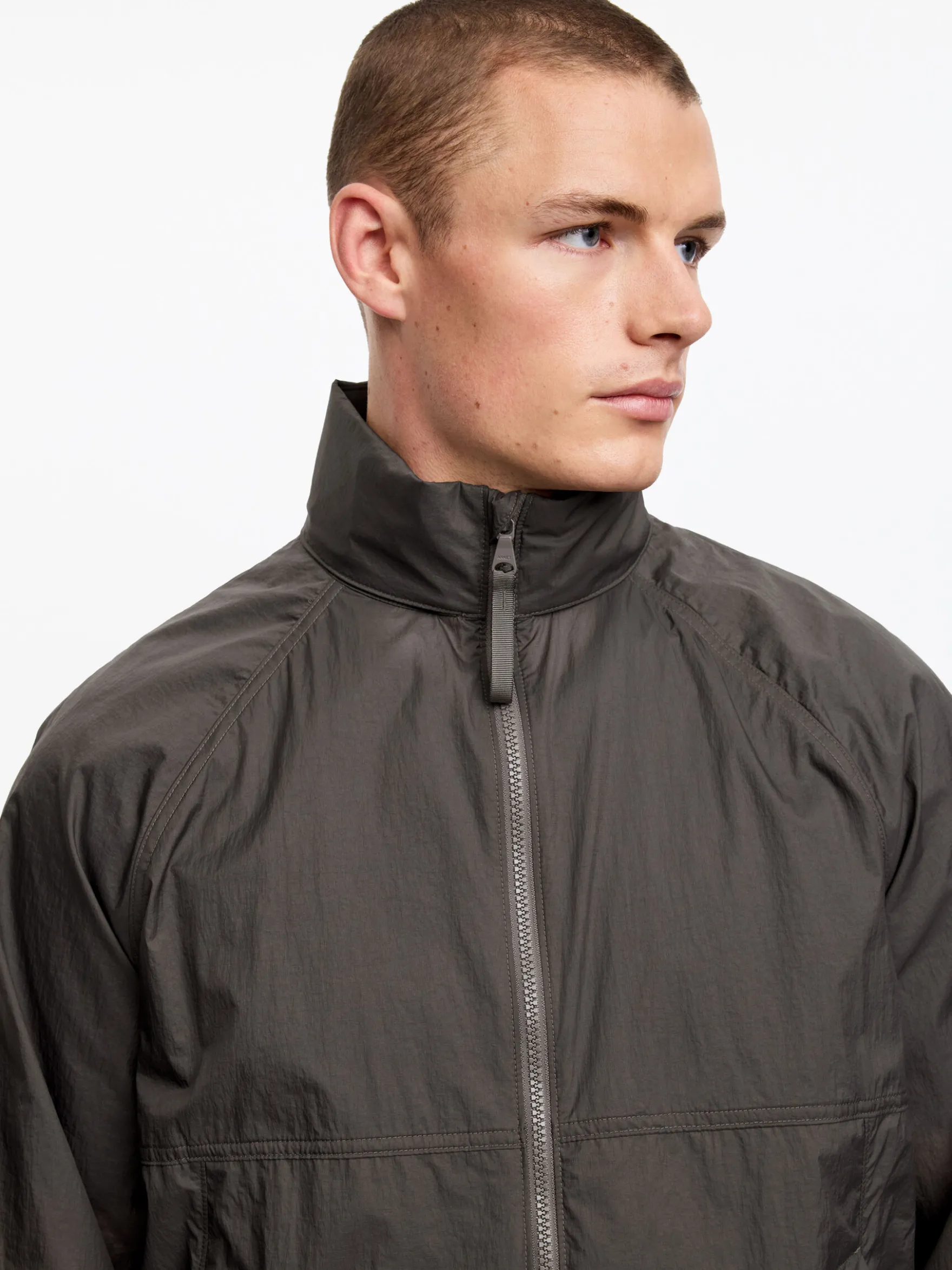 Minimalistischer Windbreaker