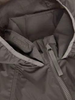 Minimalistischer Windbreaker