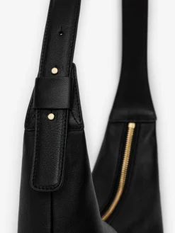 Mittelgroße, geschwungene Schultertasche