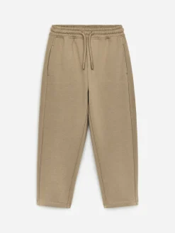 Schmal zulaufende Jogginghose