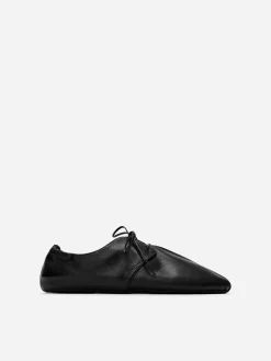 Schnürschuh aus weichem Leder