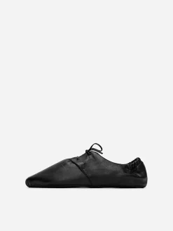 Schnürschuh aus weichem Leder