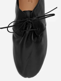 Schnürschuh aus weichem Leder