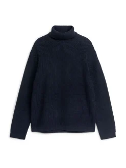 Schwerer Rollkragenpullover aus Wolle