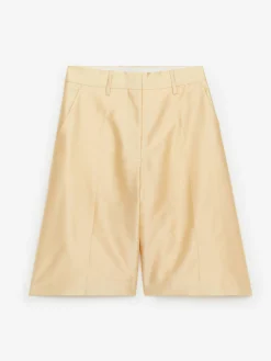 Shorts mit Bügelfalten