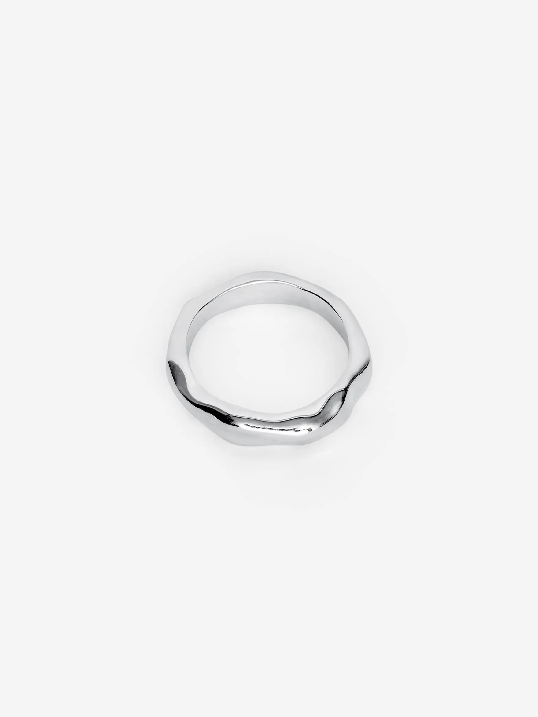 Silberfarbener Ring