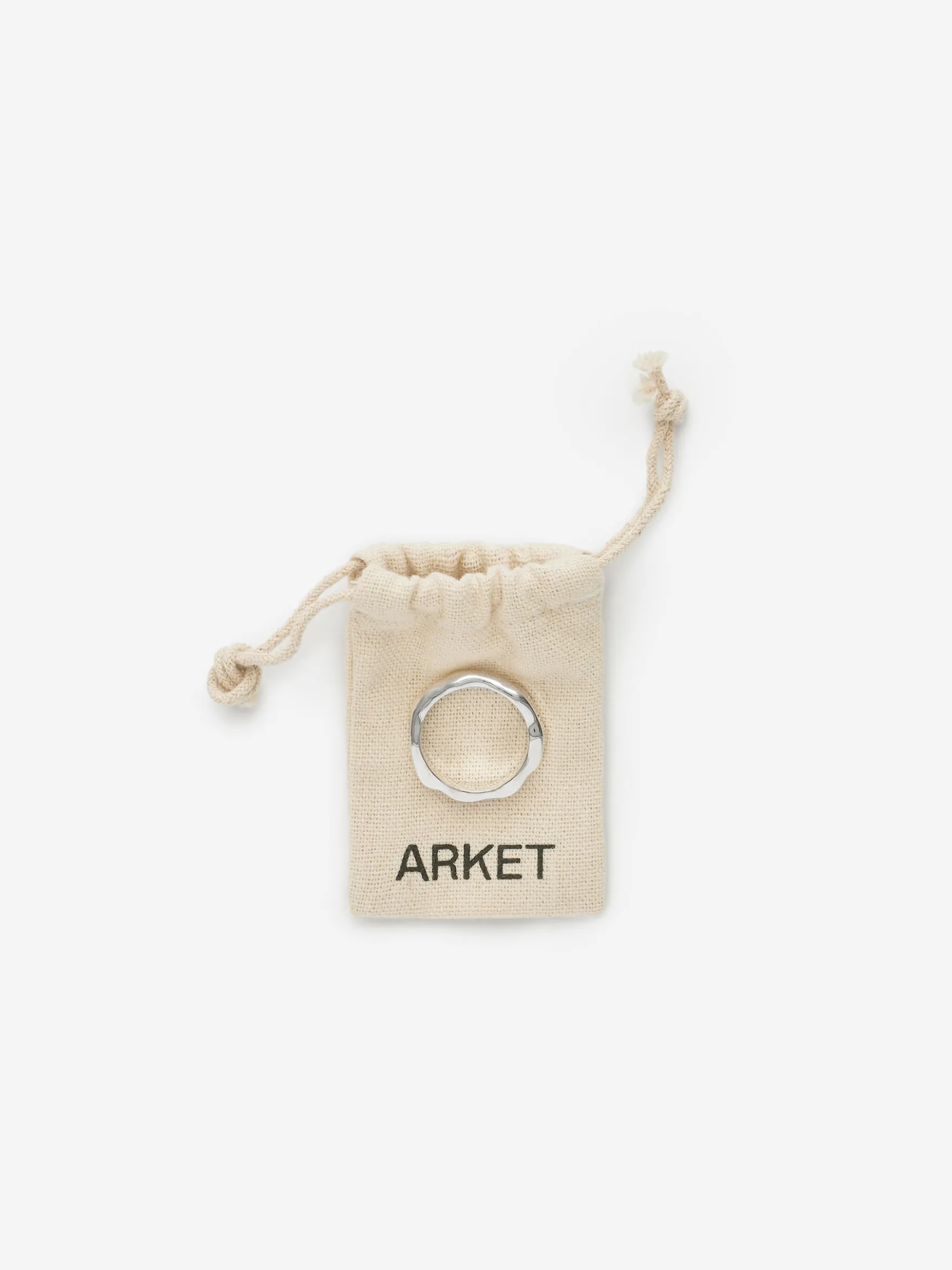 Silberfarbener Ring