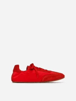 Sneaker aus Spaltvelours und Nylon