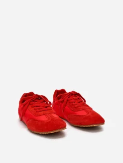 Sneaker aus Spaltvelours und Nylon