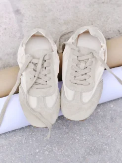 Sneaker aus Spaltvelours und Nylon