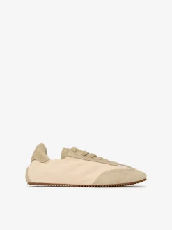 Sneaker aus Spaltvelours und Nylon