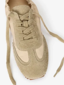 Sneaker aus Spaltvelours und Nylon