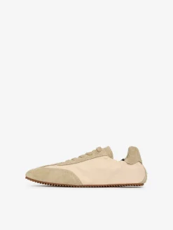 Sneaker aus Spaltvelours und Nylon