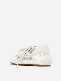 Sneaker aus Spaltvelours und Mesh